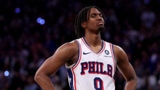 シクサーズが大逆転勝利を飾るも、マクシーの“4ポイントプレー”がミスコールと発表