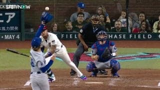 山本由伸がまた魅せた！2試合連続ファインプレーで注目　「流石」3年連続GGの“華麗すぎるジャンピングキャッチ”に敵地どよめき