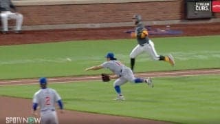 超ファインプレー！カブス・今永昇太が飛んだ…！？ ヤバすぎるダイビング“グラブトス”に球場騒然 「フィールディングも凄いな」「愛されるの分かるわ」