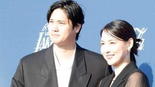 寄り添う大谷翔平＆真美子夫人は「お似合いすぎ」　決めた黒コーデ「揃えていて素敵」