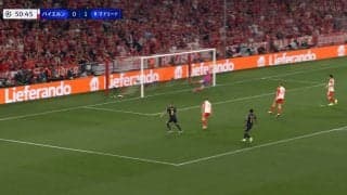 「人間やめた？」「バケモンコース」守護神ノイアーが右腕一本でワールドクラスの神セーブ！完璧すぎるダイレクトシュートをスーパーパンチングした瞬間