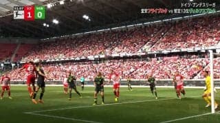 「身長差なんて関係ねえ！」堂安律はヘディング勝負も強い！ 大ジャンプで空中戦を制した瞬間にファン興奮「せ、競り勝った…？」「エグいって」