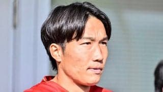 「きゃわいい〜」「ニコニコな娘さんと美人な奥様」J1名古屋MF稲垣祥の試合前セレモニーでの親子3ショットにファン悶絶！「登場人物全員めちゃめちゃかわいい」の声