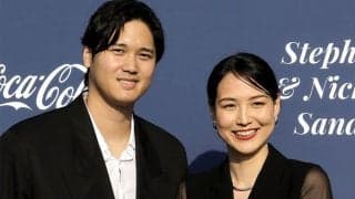 大谷翔平の背後で…真美子夫人が同僚妻と談笑「テオの奥様かな？」　笑顔の“国際交流”