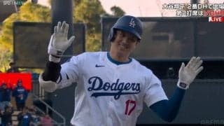 大谷翔平、自身6試合ぶり今季8号！日本出身選手では球団最多本塁打、ロバーツ監督抜く ベンチで2人が笑顔のハイタッチ