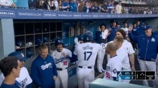 大谷翔平に一体、何が起きたのか…？ 豪快アーチ後のベンチ総出の盛り上がりがヤバすぎる　同僚から愛されまくる“ほっこりシーン”「テンション高っ！」「監督が一番嬉しそうw」