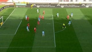 「実質鎌田のゴール」鎌田大地の“低弾道の弾丸ミドル”がエグすぎて話題！ GKの腕を弾きクロスバー直撃→エースの先制点に繋がった瞬間「凄いシュートだったな」