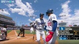 放送事故レベル！大谷翔平、中継カメラがとらえたカッコ良すぎる瞬間　史上最強コンビ… ベッツとタッチを交わすシーンが話題に「相手が震え上がるな」「豪華すぎる」