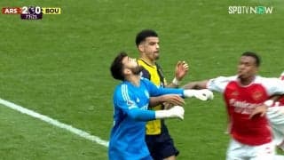 「誤審や…」助けられたアーセナル・ファンすらも“ゴール取り消し”に疑問の声！「ファウルじゃない」「ホワイトはどうなる…」「おかしくない？」怪しすぎる判定が物議