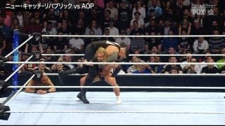 嘘だろ…超ヘビー級、持ち上げた！小兵レスラーが驚きのパワーを見せた瞬間 　「135kgですよ！倍ぐらいあるのに」解説者驚愕、相棒も頭を抱え“あ然”の驚愕シーン