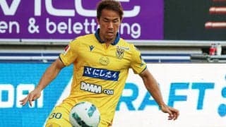 「偉大な2人」「いい写真」今季で引退の岡崎慎司がプレミアを戦う後輩を訪問し話題に「前より一回りデカくなってた」