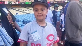 ド軍本拠地に現れた広島ユニ　元“お騒がせ”助っ人の孫も虜「オオタニを見に来たんだ」