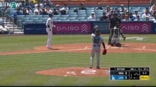 一体、何が起こった…！？ 大谷翔平、謎の判定で“異変”が起きた…！ 打席で見せたリアクションがヤバすぎる「普通ならブチキレるだろ」「めっちゃ可愛いw」