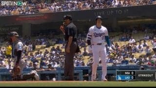 球場騒然！大谷翔平、審判に怒ってる…！？　疑惑の判定→見逃し三振で一瞬見せた“表情”にファン騒然 「怖っ！」「首を振りたくもなる」