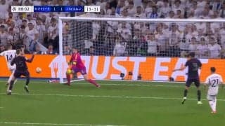 「そんなことって」神セーブ連発でピンチを救い続けた守護神が痛恨のミス「一瞬判断迷ったか」真正面シュートをポロリして同点ゴールを許した瞬間