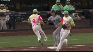 「右腕が少し後ろに引っ張られた」「こわいこわい」大谷翔平、一塁上で何が？ リプレー映像が捉えた決定的瞬間