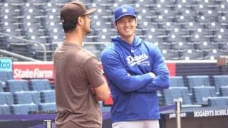大谷翔平とダルビッシュが談笑　WBC世界一戦士が試合前に笑顔…ガッチリ握手も