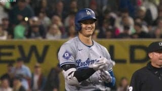 ショーヘイ…大谷翔平の珍行動にグラスノーがドン引き？ 「なんやコイツっていう目…」「盗塁の時より速く走った」ドタバタ劇にファン注目