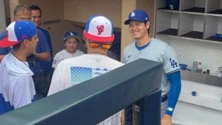 大谷翔平が“懐かし元助っ人”と談笑　自己最速投じた相手…3ショット撮影し笑顔