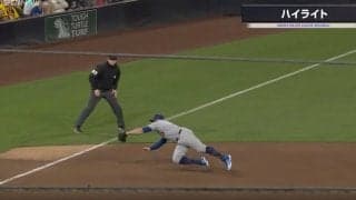 一体、何が起こった…！？ 守備が上手くなってる！ 観客もビックリ… ドジャースの三塁手・マンシーの奇跡の“横っ飛びスーパーキャッチ”が話題に「えっ？w」「どっちか分からん」