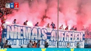 真っ赤に燃えるスタジアム…チームへの鼓舞がでたらめでエグすぎる！試合中断せざる事態に解説者も苦言「悪い癖」