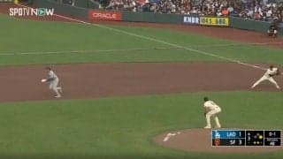 おい！走ったぞ！一体、何が起こった…！？ 大谷翔平、いくらなんでもヤバすぎる　牽制で誘い出されたのに全力スタート→相手野手陣が大混乱した瞬間「なんだこの展開w」「周東でも難しい」