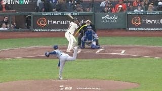 山本由伸が投じた驚愕の落差157センチ！？ 相手打者のリアクションが物語るカーブのえぐさ