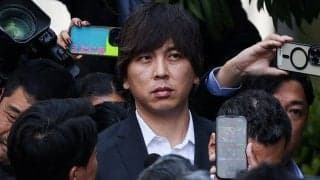 視線真正面も…50人報道陣前に無言、罪状認否は4分間で終了　出廷で見えた水原一平被告