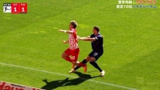 「ふざけんな！」堂安律、突き飛ばされて電光掲示板に激突！ 危険すぎる悪質プレーを食らってファンが激怒＆心配「なんてことすんだよ」「痛いって」「大丈夫か？」