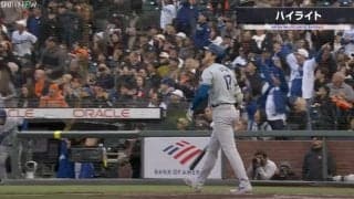 衝撃の飛距離！大谷翔平の特大アーチで“異変”が起きた…！？ 打った瞬間の観客たちのリアクションがヤバすぎる 「ビックリしすぎ」「みんな同じリアクションｗ」