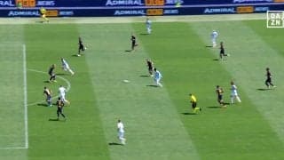 まるで中田英寿！ 鎌田大地の“一撃必殺スルーパス”が話題！「まさにキラーパス」の絶妙アウトサイドキック→アシスト未遂となって味方FWに「決めてくれよ」などの声も