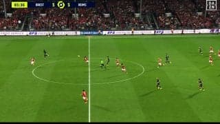 速い・強い・上手い！ 伊東純也、爆速スプリント→敵を弾き飛ばす→絶妙スルーパスでカウンターの起点になった一部始終「さすがイナズマ」