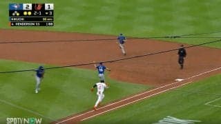 球場騒然！菊池雄星が超スーパープレー！ ヤバすぎる“素手キャッチ”が世界中で話題に　好フィールディングにファン騒然「すげえ！」「よく捕ったな…」