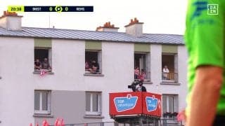 嘘だろ？ 無料なの？ スタジアム横の“集合住宅”から試合見放題！「神立地やん」「窓から見れるのいいな」「最高じゃん」日本代表コンビ出場試合で視聴者が驚愕した瞬間