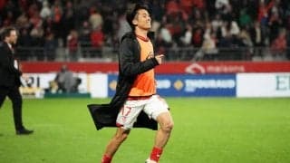 現地撮｢優しい｣｢爽やか｣イケメン度アップ中村敬斗｢大好きなんだ｣伊東純也に｢駆け寄って｣｢脱いで｣｢着せて｣行動が｢かわいい｣と話題も、その深い事情