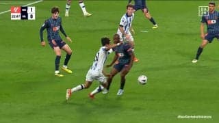 キレッキレ！久保建英のえぐすぎるドリブルにスタジアムどよめき　相手2人を次々かわして置き去りにした瞬間「良い仕掛け」「これはラ・リーガの年間最優秀選手賞」