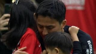 「泣いちゃったな」長谷部誠、現役ラストマッチで涙　試合終了直後駆け寄ってきた我が子とピッチで抱擁「ガチ泣ける」「これは感動的」