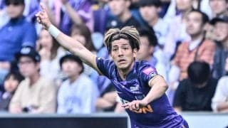 「これは褒めるしかないw」J1広島新戦力の“ハットトリック完成”FKに驚き広がる！「左足　頭　右足」「やばい!!!」などの声