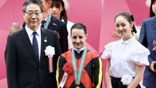 【オークス】表彰式プレゼンターを務めた佐々木希が馬連的中！…「大興奮しました」