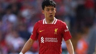 「どれほど礼儀正しく組織的か…」遠藤航の4人の子供たちの様子が話題に！ 最終戦セレモニーで父の後をついていく姿にファンも注目