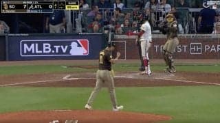 球場騒然！ダルビッシュの魔球で“異変”が起きた…！？ ヘルメットもバットもぶん投げた… 相手打者のリアクションがヤバすぎる「計算通りに三振ｗ」「相手が悪すぎる」