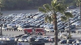 ドジャースタジアムで車が炎上　試合30分前…消防車出動、場内にも煙が流れ騒然