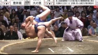 こんな大の里は見たことない…！ 豊昇龍、“衝撃”の投げに館内騒然 181キロの巨体が宙を舞った「すごいひっくり返ったな」驚きの声