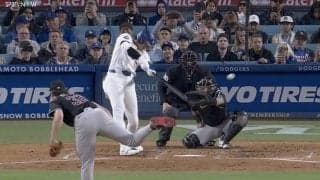 イチロー打法炸裂！大谷翔平の“技ありツーベース”にロバーツ監督も思わず…　「さすが首位打者」「軽打で長打」圧巻打撃の瞬間