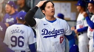 大谷翔平をファウルが襲う　直撃せずも思わずビックリ…ベンチ裏から戻った途端に珍事