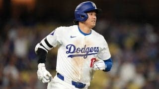 何度見てもおもしろい！大谷翔平、ベンチで仕掛けられた“ドッキリ”に目が点 仲良し選手も大爆笑でハグの瞬間