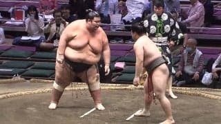 「おい、こいよオラって感じ」130キロ差対決で館内に“笑撃” コントのような展開に「笑いではなく、相撲をとって」ツッコミ相次ぐ