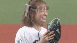ドタバタ始球式が「かわいすぎ！」　人気声優が“完璧投球”で魅了「笑顔よすぎる」