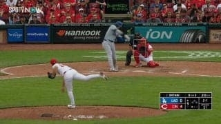 俺のミットは無事なのか…大谷翔平の“危険すぎる”超速打球を受けた野手 あまりの威力に仰天リアクション