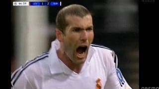 天才ジダンも「二度と再現できなかった」奇跡の一撃！ 22年後でも色褪せない“美しすぎるスーパーボレー”の瞬間「CL史上最高のゴラッソ」「永遠に語り継がれる」